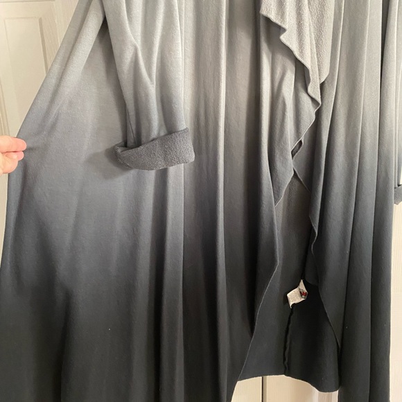 Light gray to dark gray, Ombré effect, cardigan/wrap. Lightweight and size Med. - Picture 2 of 7